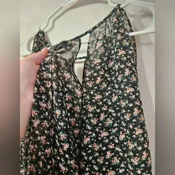 Forever 21 sheer floral blouse! - Picture 3 of 4